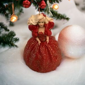 MIB CHRISTMAS BARBIE 1st IN SERIES